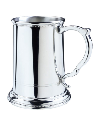 Pewter tankard with handle